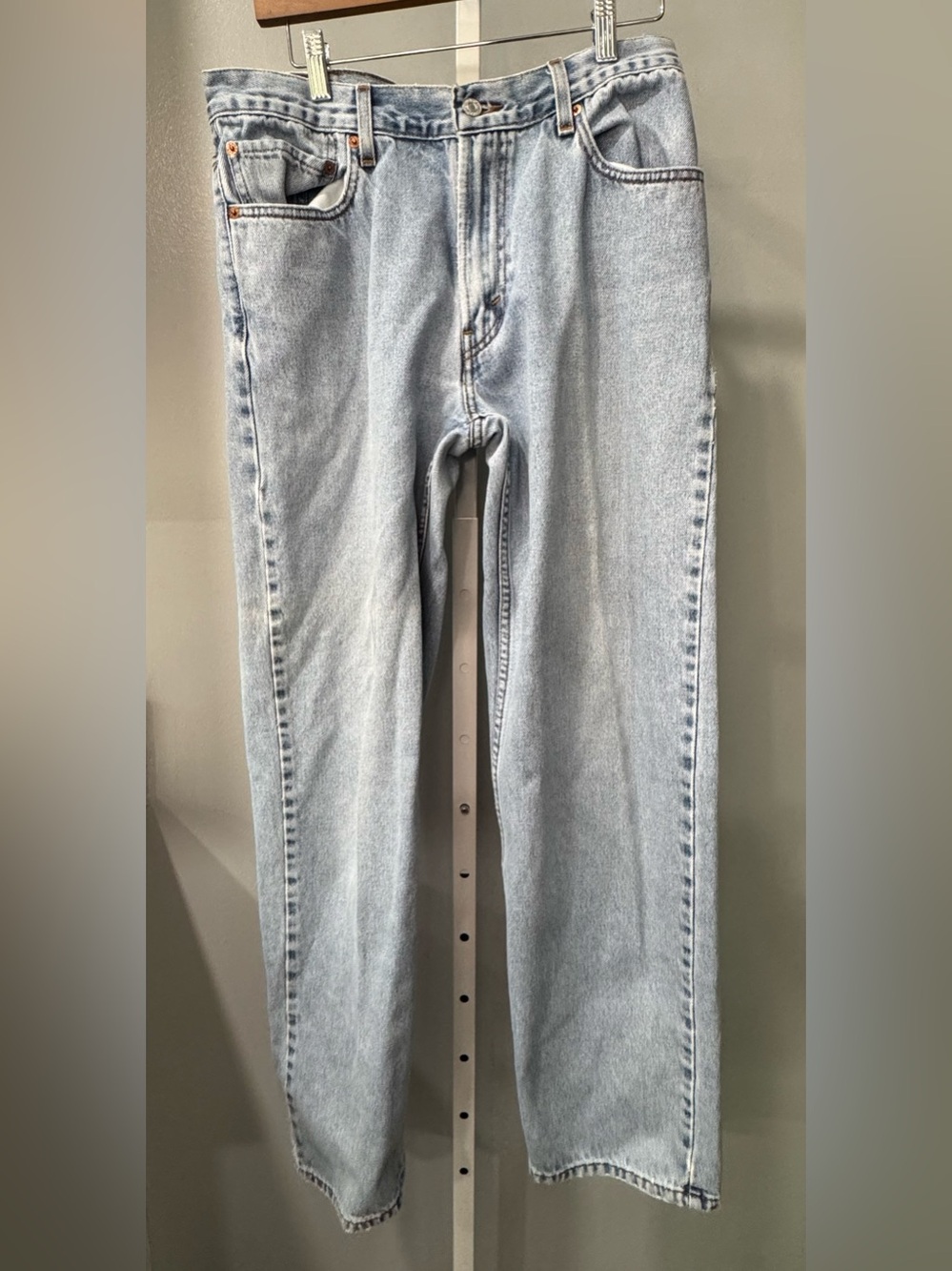 Levis Jeans Mens 34x34 Blue 550 Straight Leg Light Wash Relaxed Fit Denim